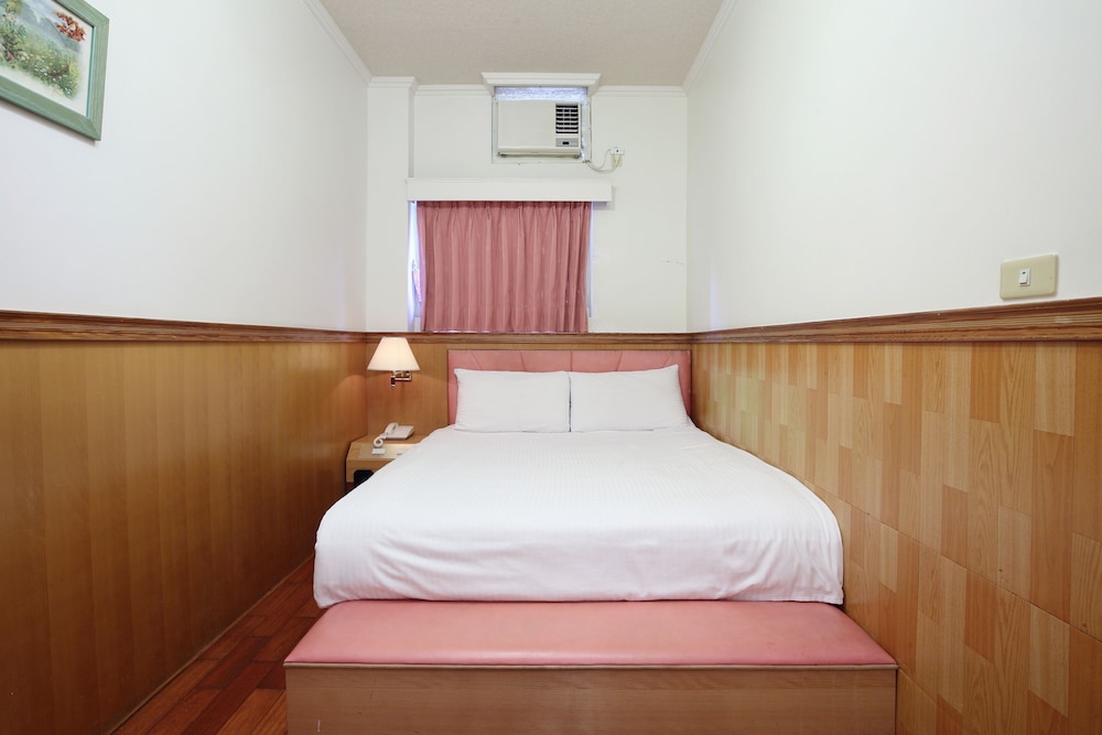Long Shan Hotel 35/68