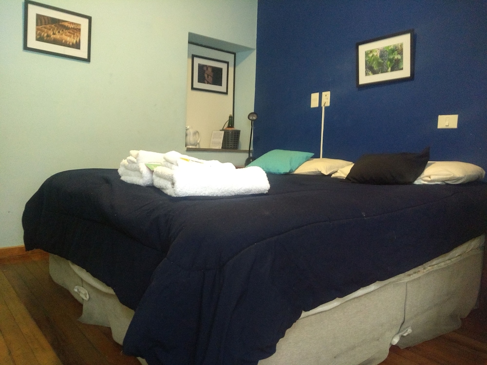Sabatico Travelers Hostel 18/50
