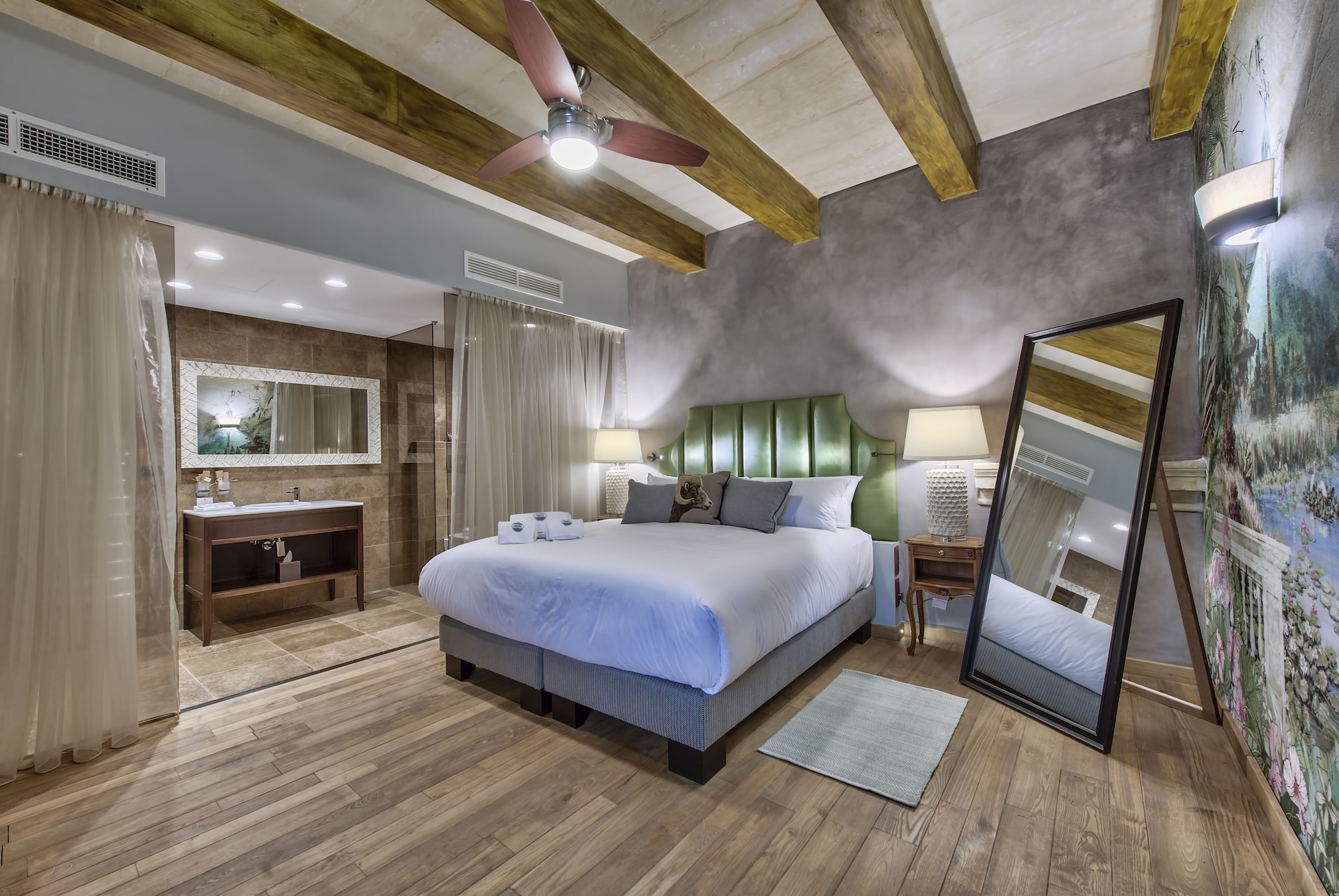 SUPERIOR, DOUBLE OR TWIN BED