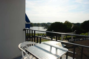 Brit Hotel Du Lac 40/43