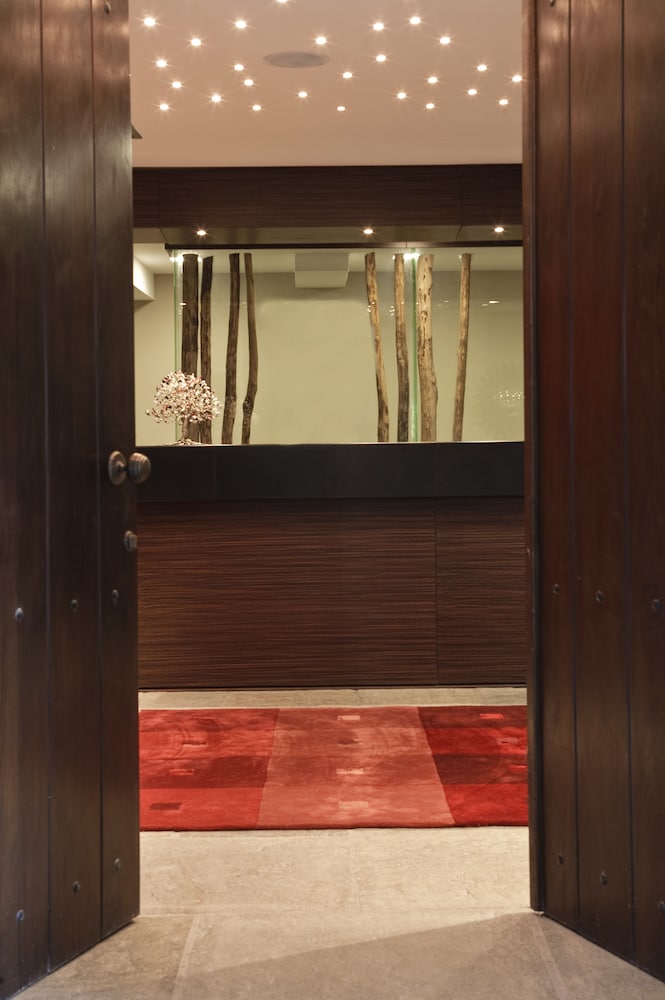 12 Months Luxury Resort 3/88