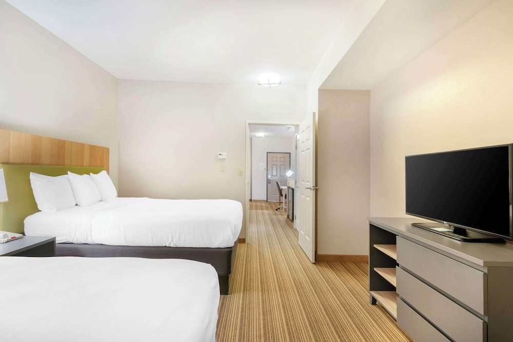 Country Inn & Suites by Radisson, Columbia, MO 12/40