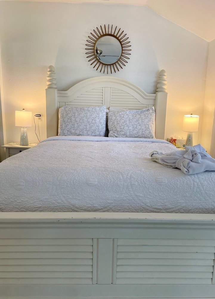 Country, Cottage, 2 Queen Beds, Bay View