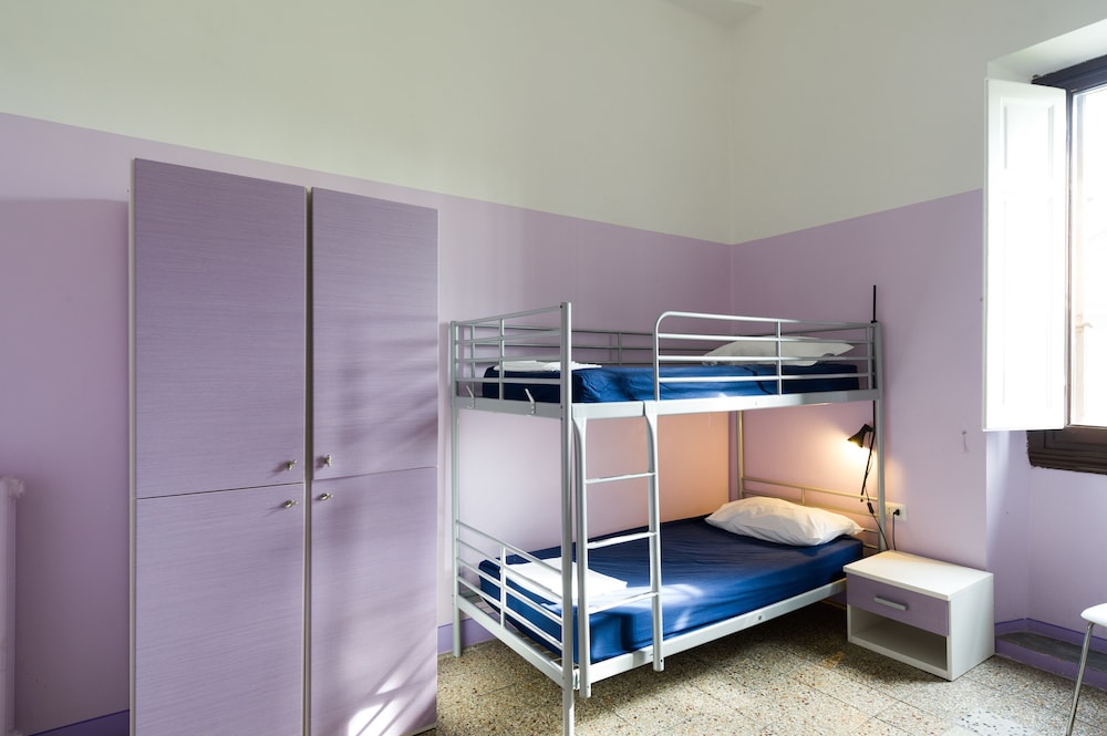 Hostel 7 Santi 27/50