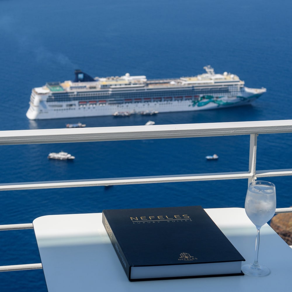 Nefeles Luxury Suites 3/49