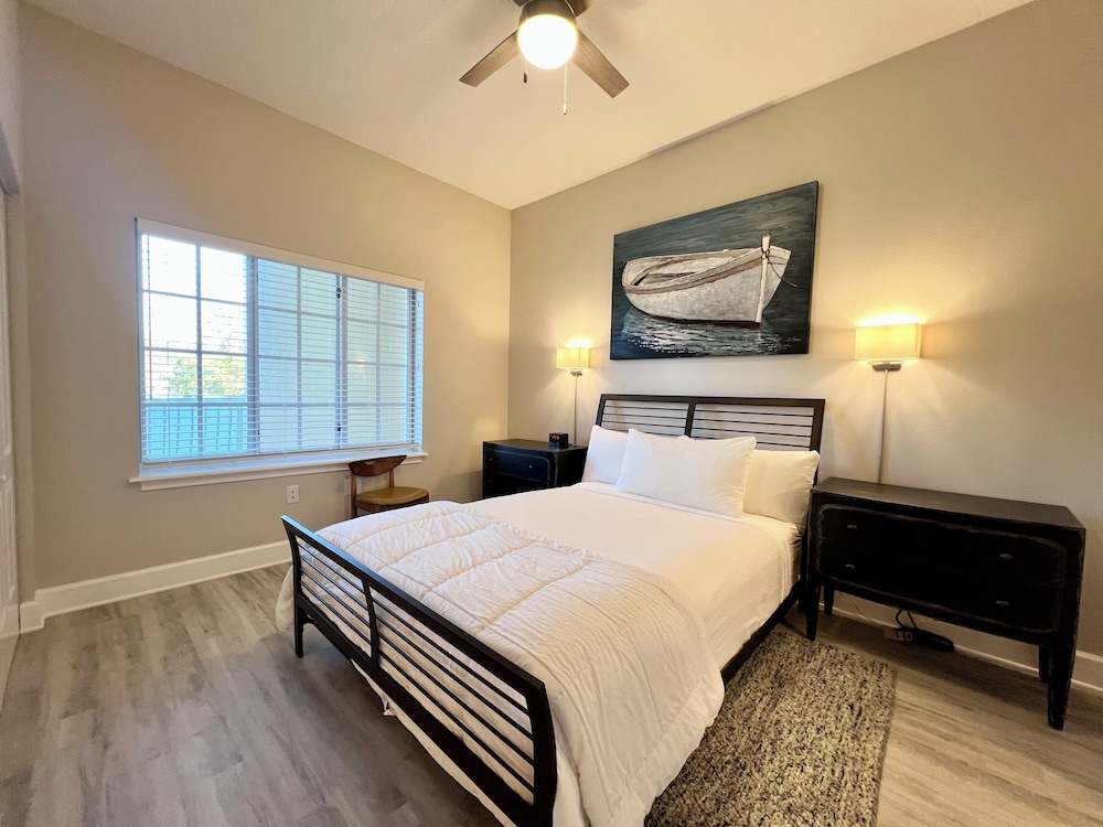 2 Bedrooms, Condo, King and Queen Bed, Intracoastal View, Sofa, Harbour View