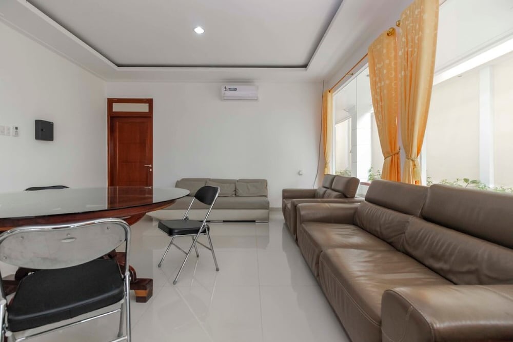RedDoorz Premium @ Gandaria Jagakarsa 24/35
