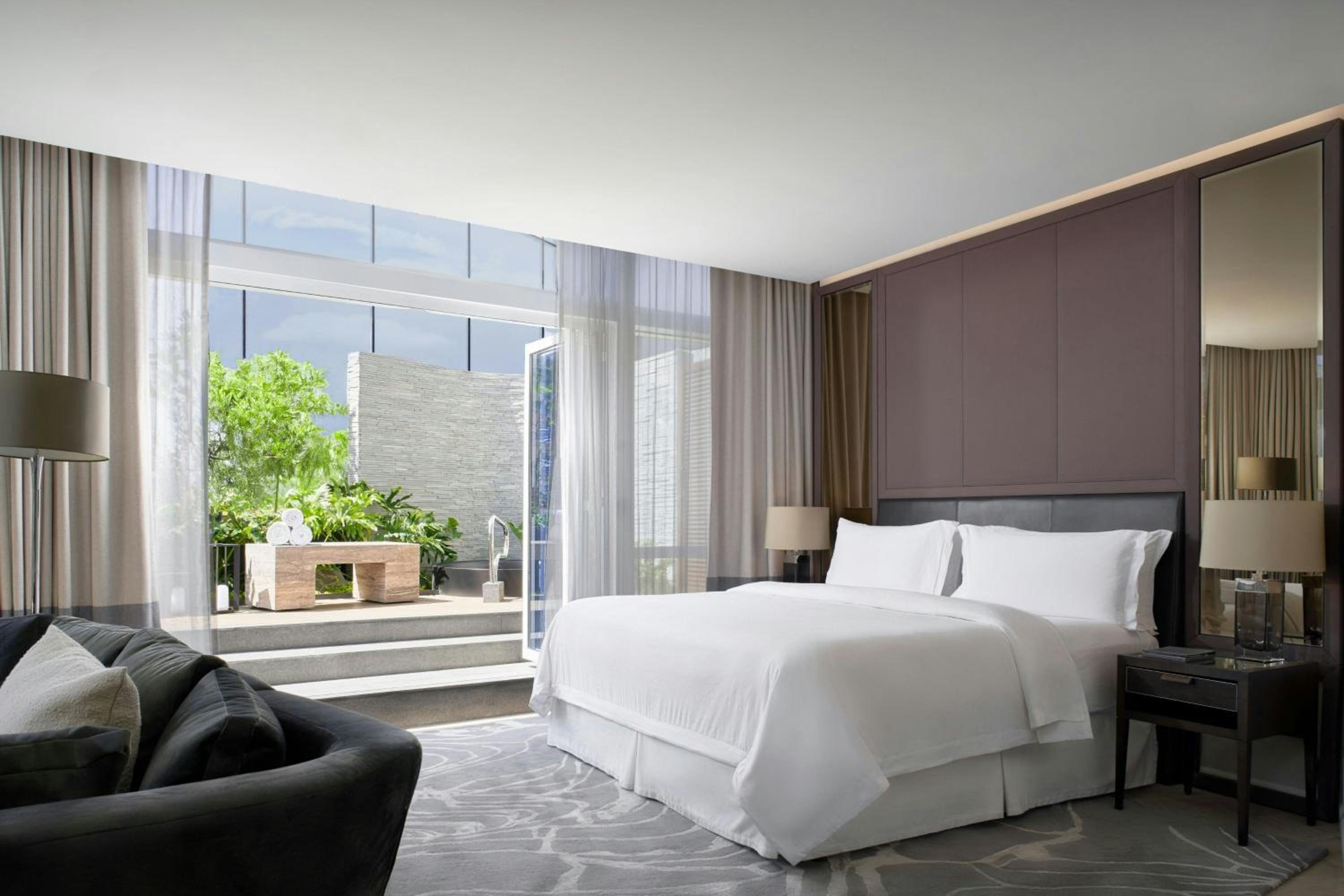 Grand, Deluxe, King Bed, Butler, Terrace