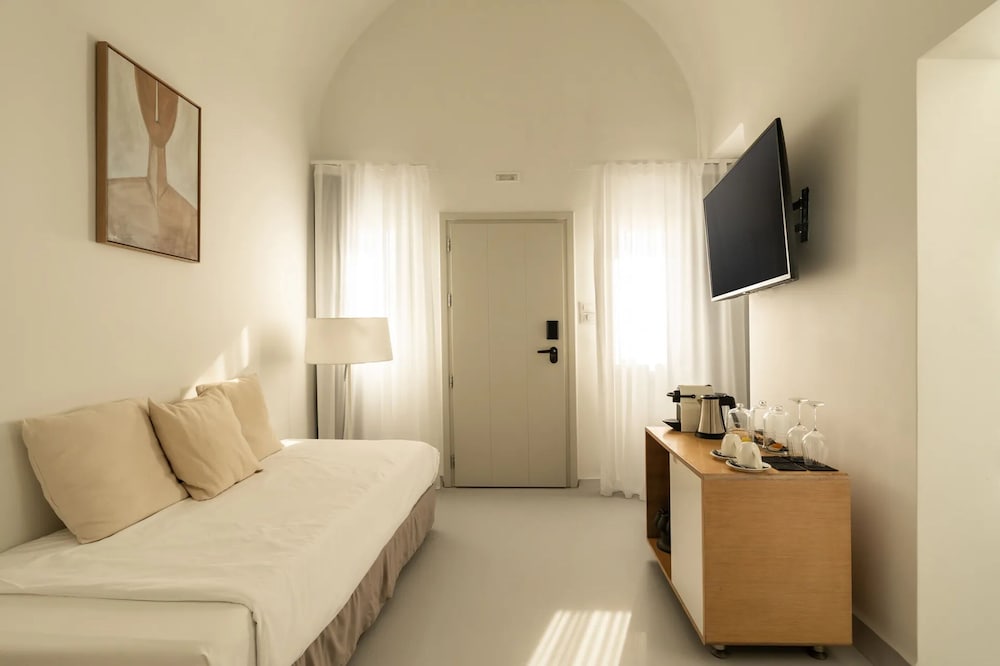 Deluxe, Queen Bed, Caldera View