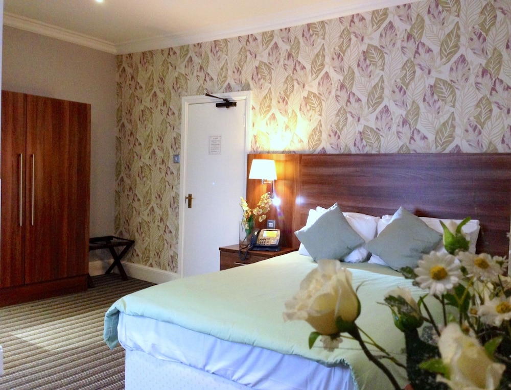 Ely House Hotel 7/40