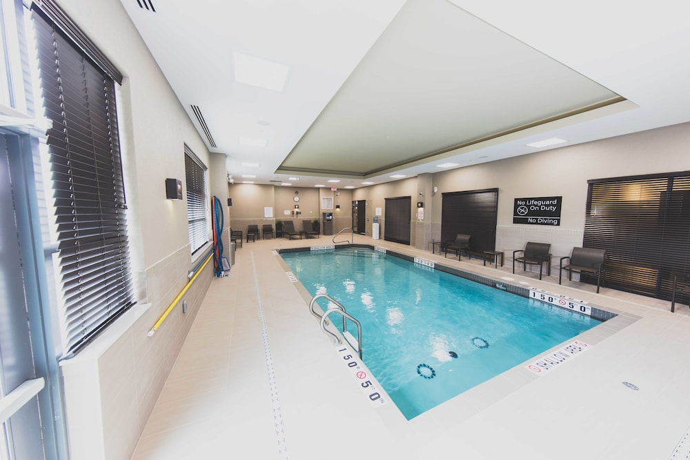 Hampton Inn Suites By Hilton Bolton On Canada 27/46