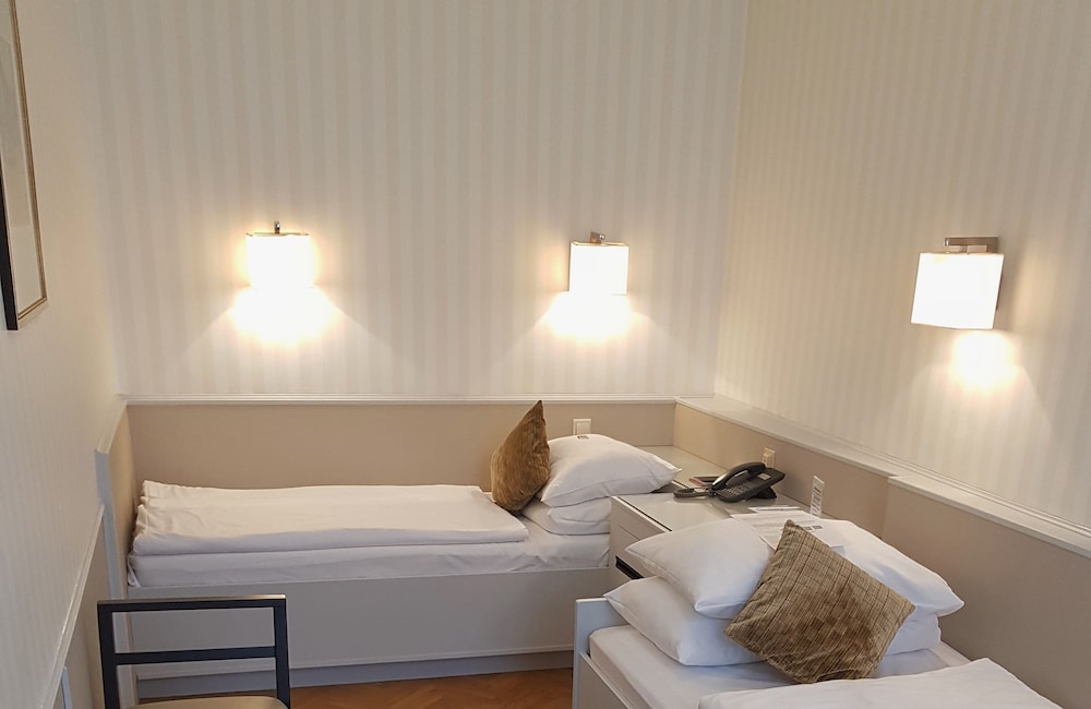 ECONOMY, TWIN BEDS