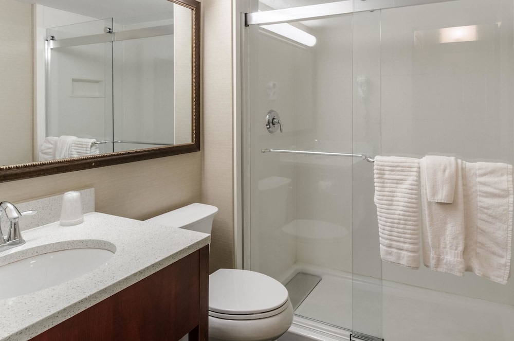 Comfort Inn & Suites West Springfield, MA 13/35