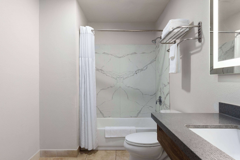Days Inn By Wyndham Bakersfield Ca 46/55