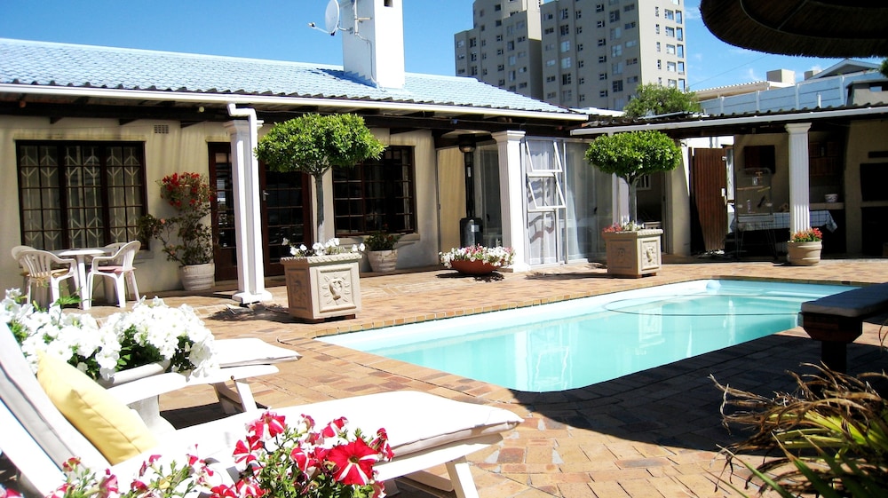 Blouberg Dolphin Inn 69/72