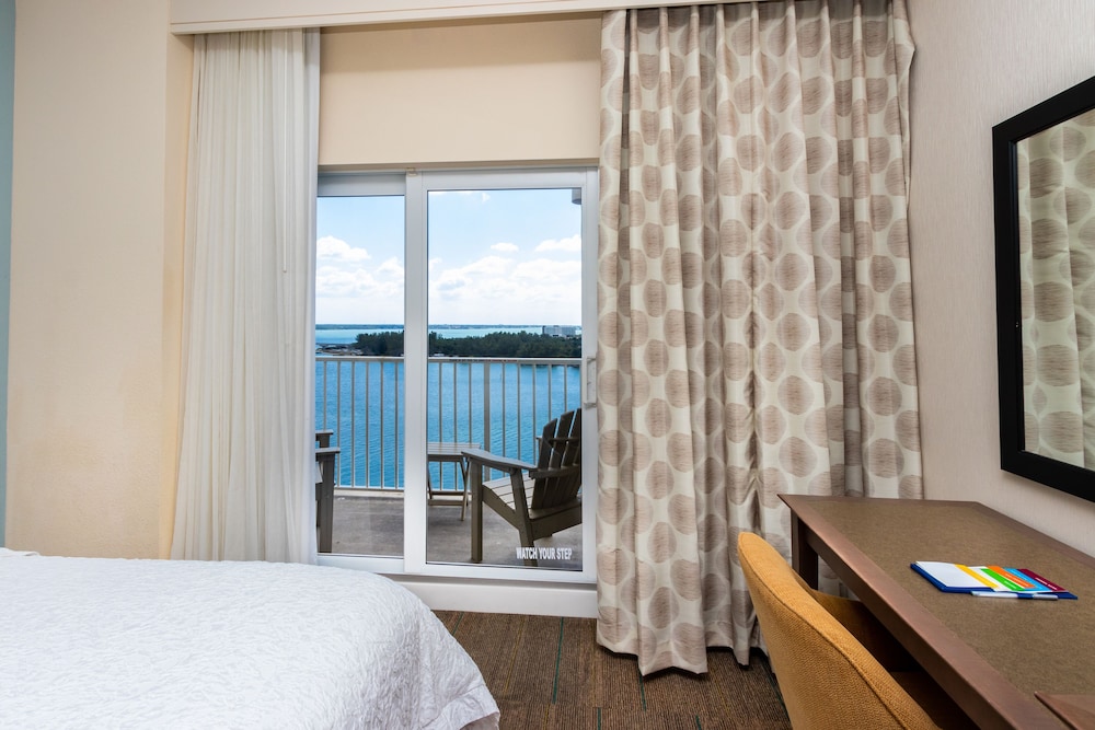 Hampton Inn and Suites by Hilton Clearwater Beach 23/83