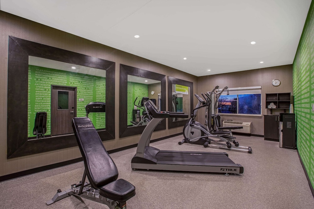 La Quinta Inn & Suites by Wyndham Fayetteville 34/59