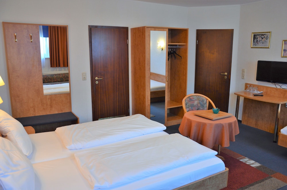 Steen S Hotel 8/36