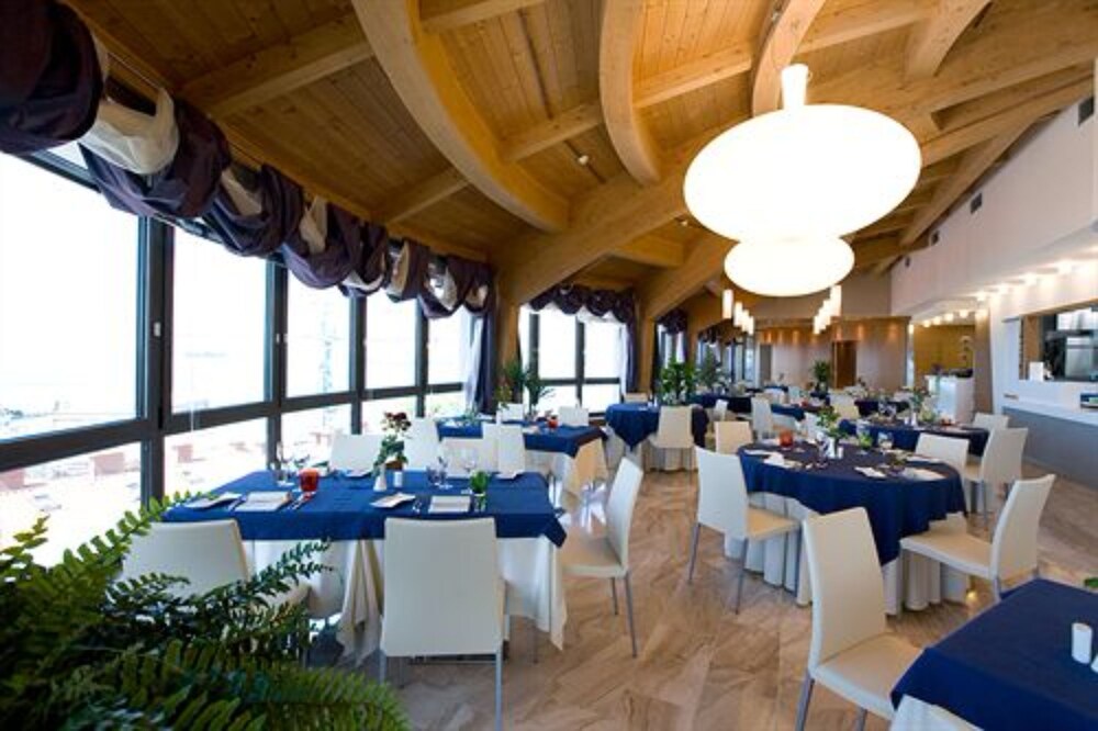 LAGUNA PALACE HOTEL 61/74