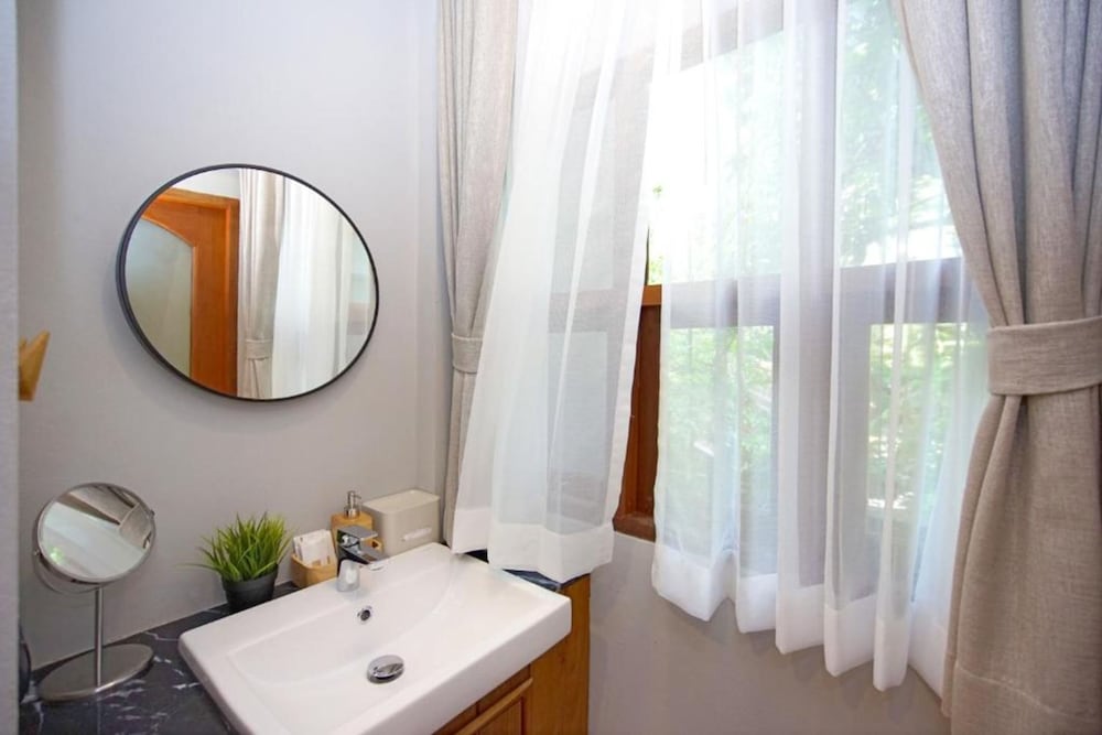 Yellow Pillow Village 32/41