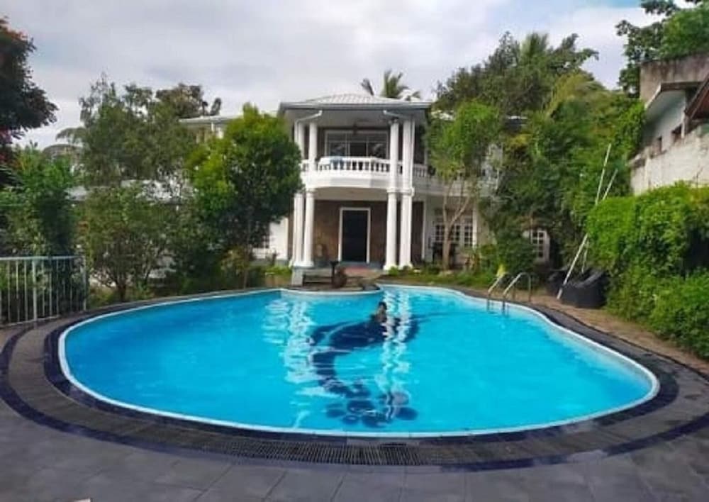 Layathraa Hotel And Restaurant 56/62