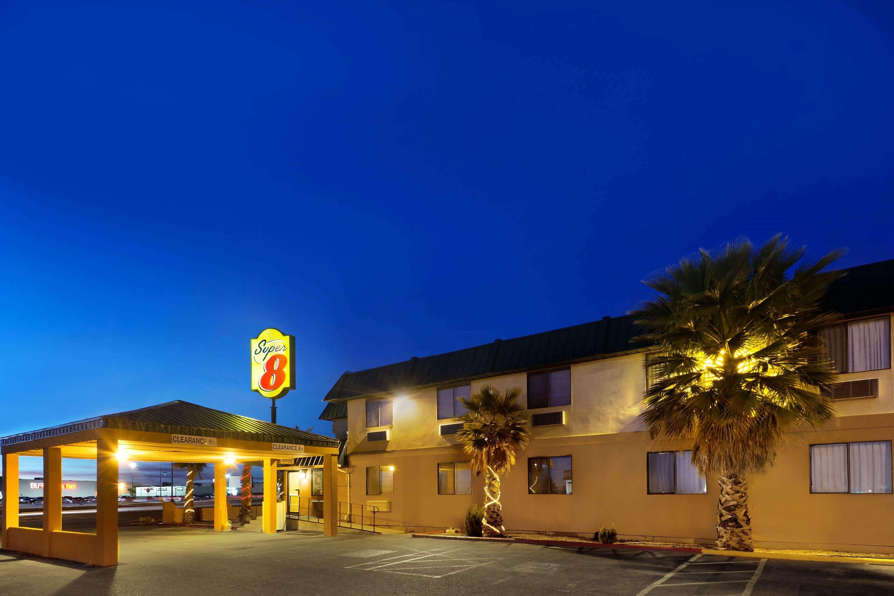 Super 8 by Wyndham Alamogordo/White Sands 4/23