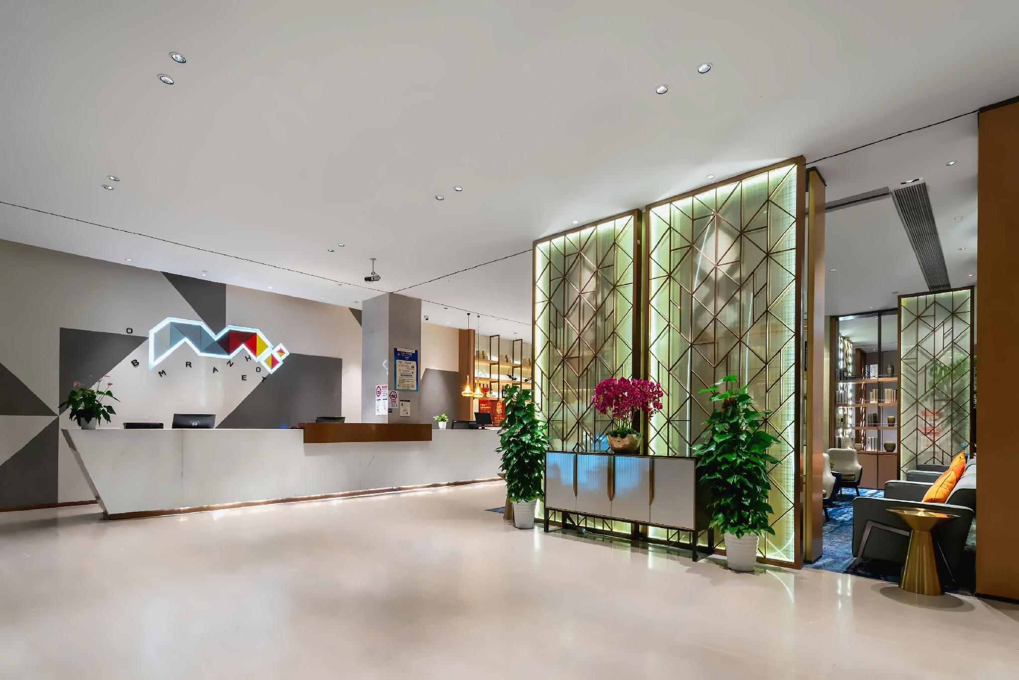 Borrman hotel (Shanghai Hongqiao Railway Station National Exhibition Center Shop) 10/35
