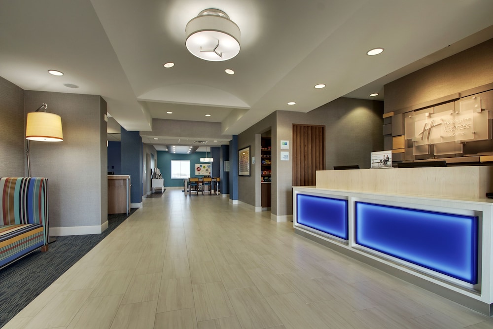 Holiday Inn Express Hotel & Suites Vernon College Area (HWY 287) 8/48
