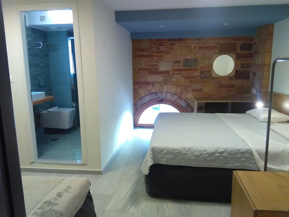 Chios City Inn 32/48