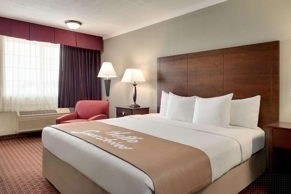 Days Inn by Wyndham Whitmore Lake 33/64