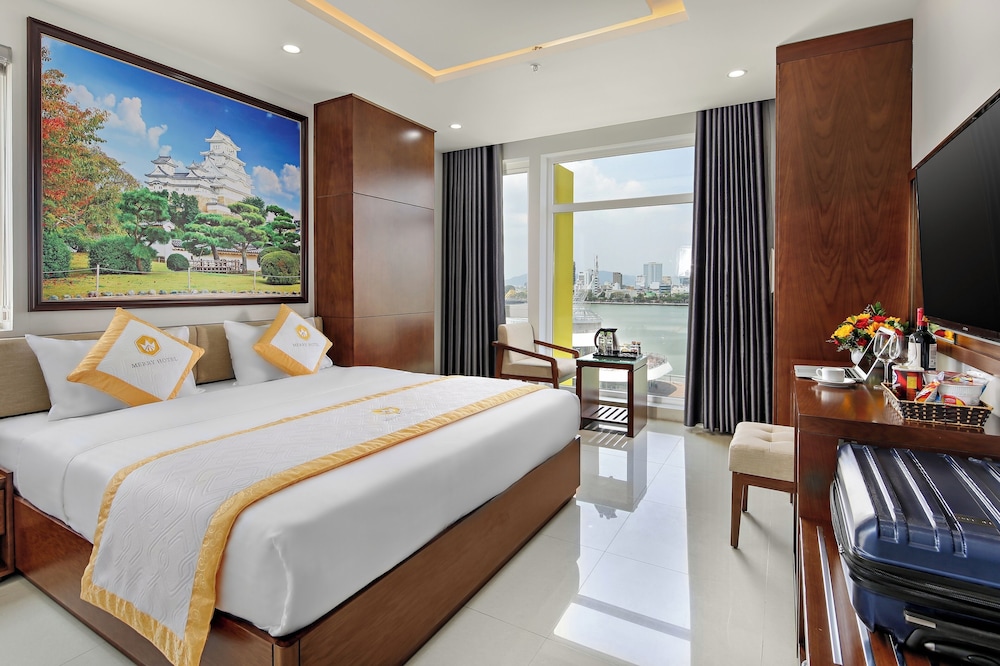 DELUXE, DOUBLE BED