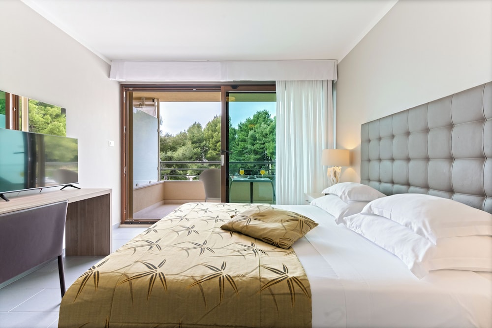 CLASSIC, DOUBLE BED, BALCONY