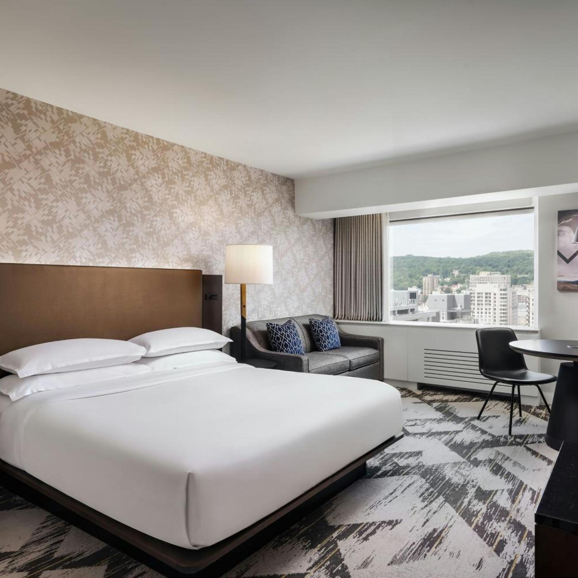 Guest Room, King Bed, Club Floor, High Floor