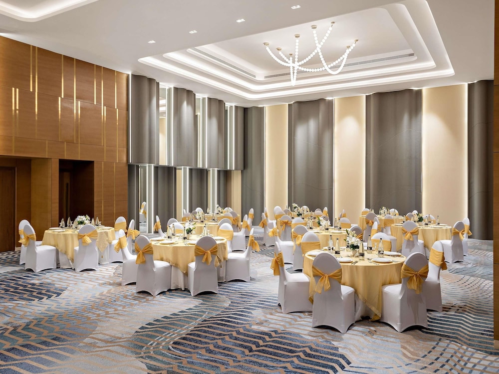 MERCURE ABU DHABI DOWNTOWN 52/58
