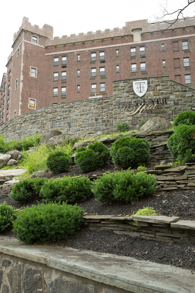 The Thayer Hotel At West Point 8/62