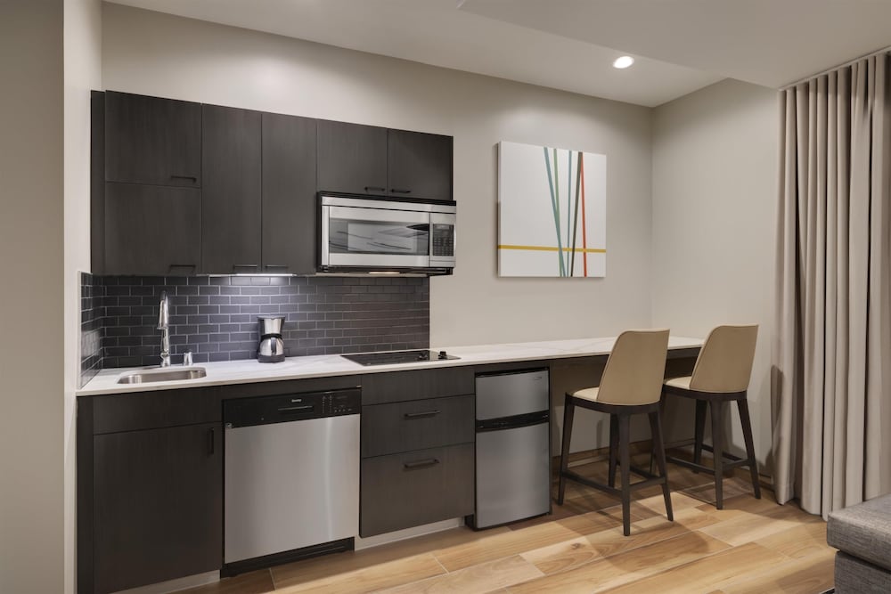 Hyatt House LAX - Century Blvd 37/50
