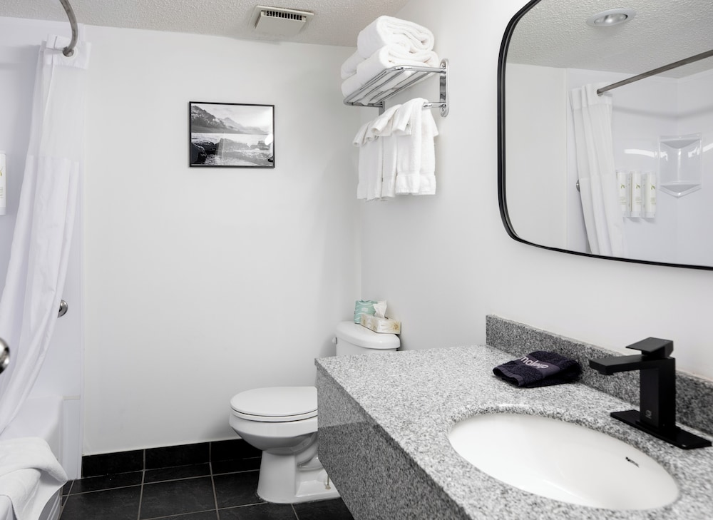 Bayshore Inn Resort And Spa 52/54