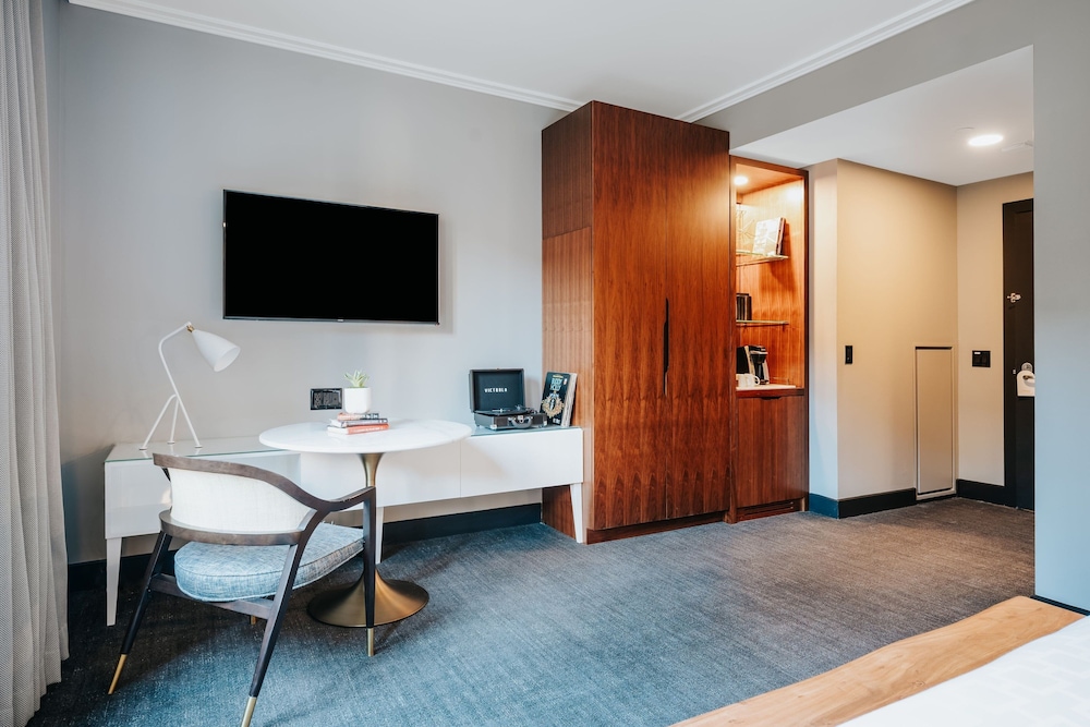 Renaissance Saint Elm Dallas Downtown Hotel 46/47