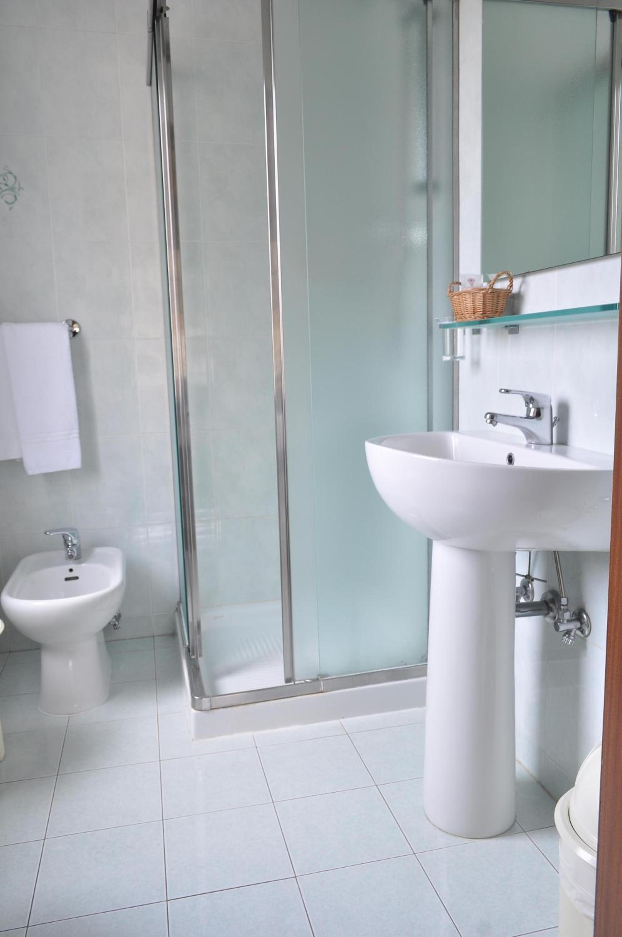 غرفة ثلاثية، Hotel Roma 7/10