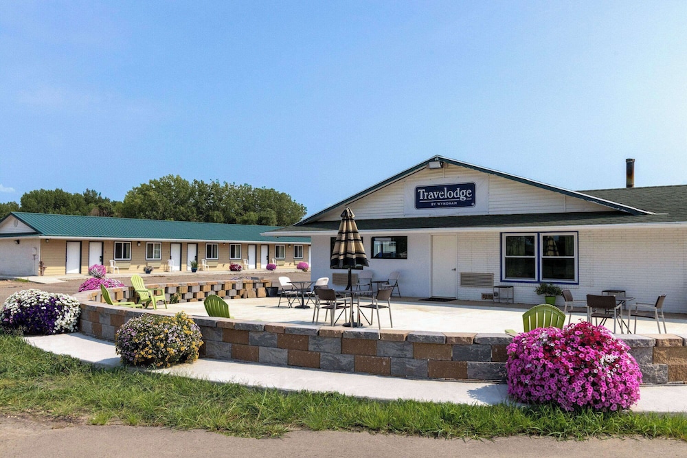 Travelodge by Wyndham Spirit Lake/Okoboji 3/53