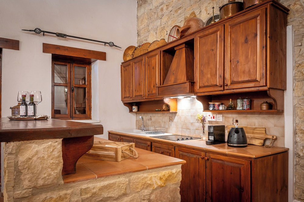 OINOESSA TRADITIONAL BOUTIQUE HOUSES 3/50