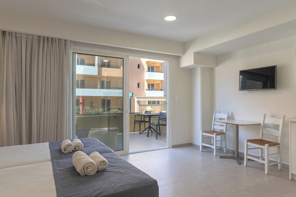 Meltemi Coast Suites 25/68