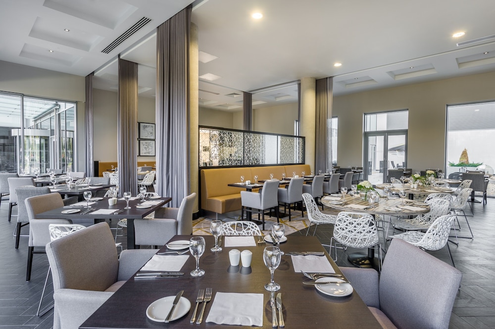 Heston Hyde Hotel 33/43