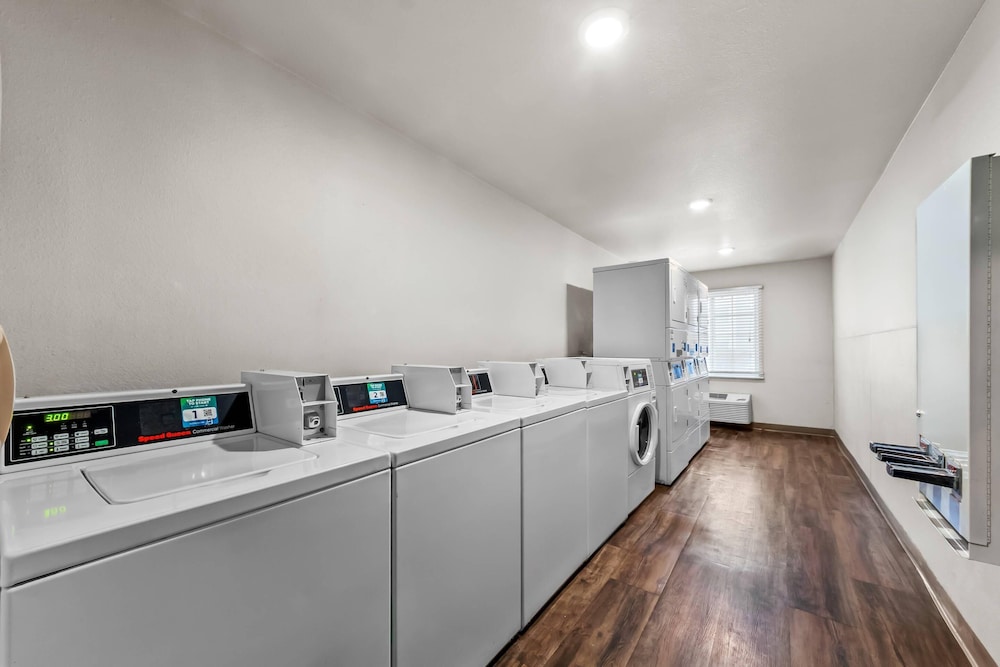 WoodSpring Suites San Antonio South 23/33