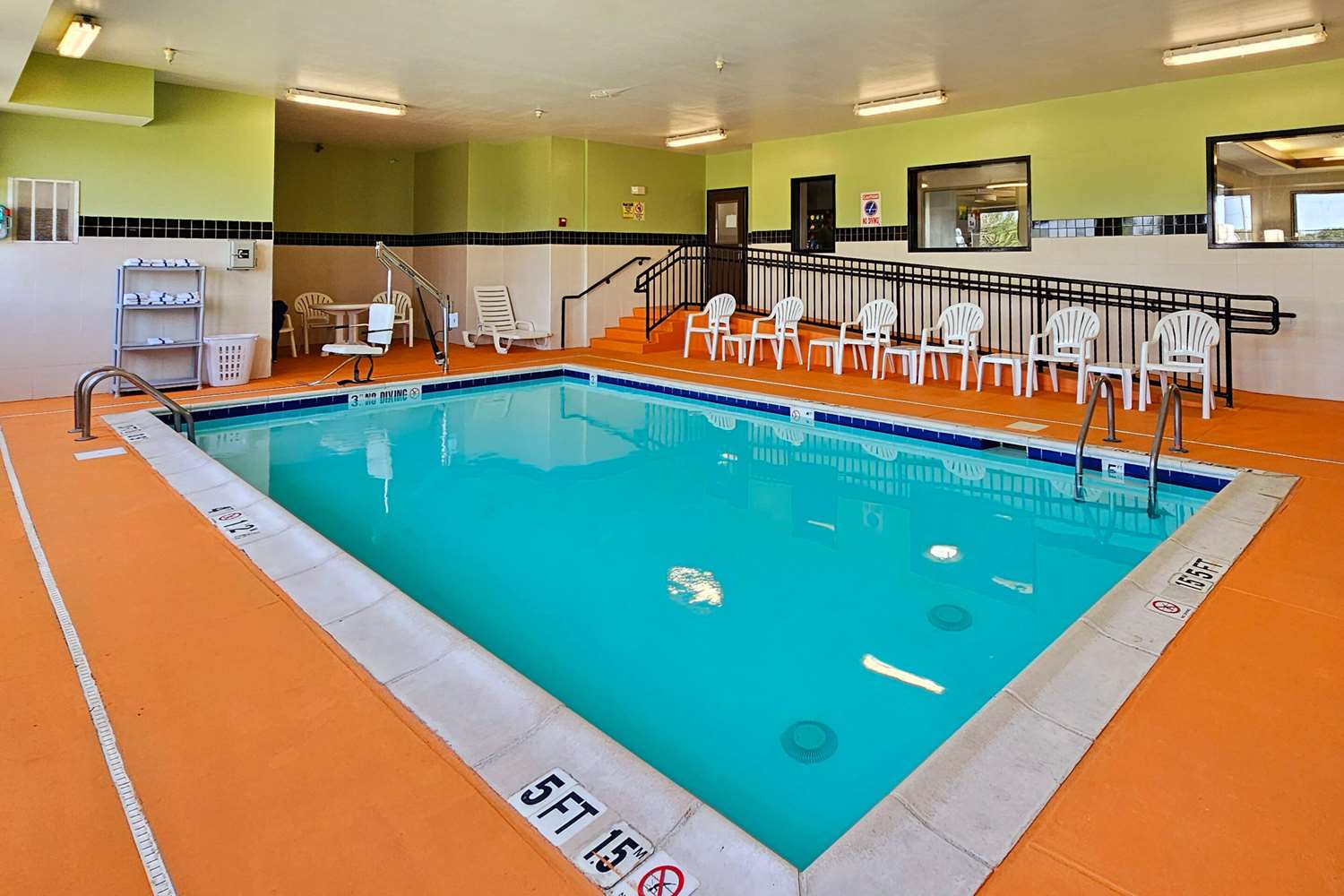Quality Inn and Suites near St. Louis and I-255 18/33