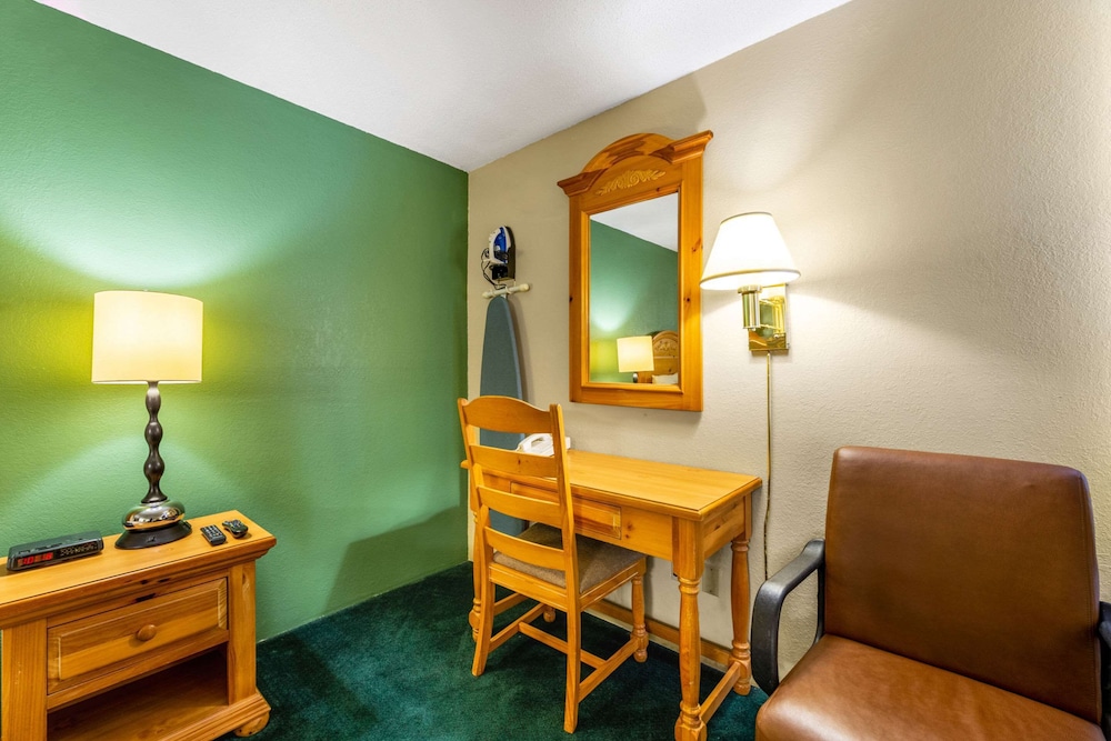 Rodeway Inn Milaca 35/37
