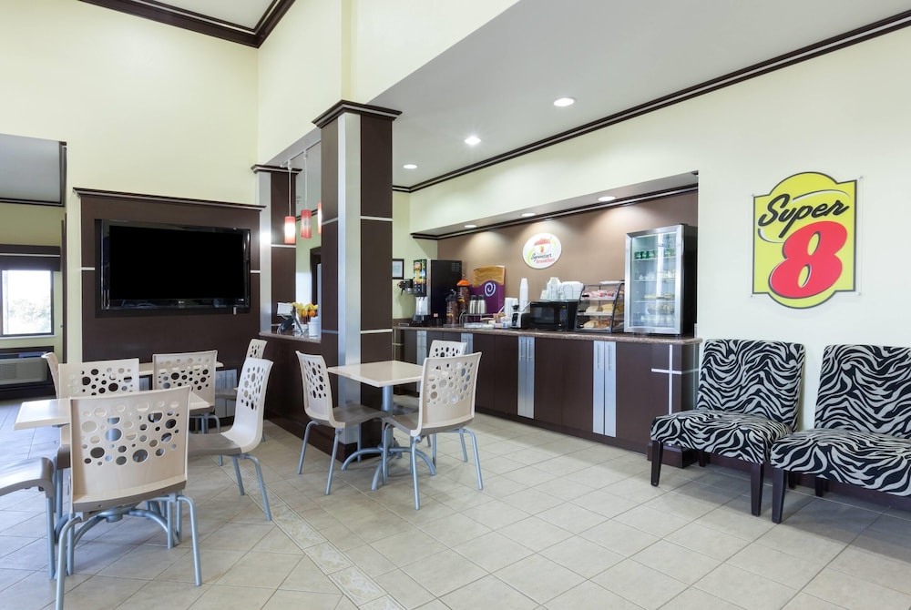 Super 8 by Wyndham Fairfield, TX 26/36