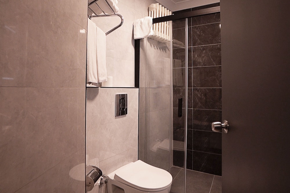 UK Ankara Hotel 45/46