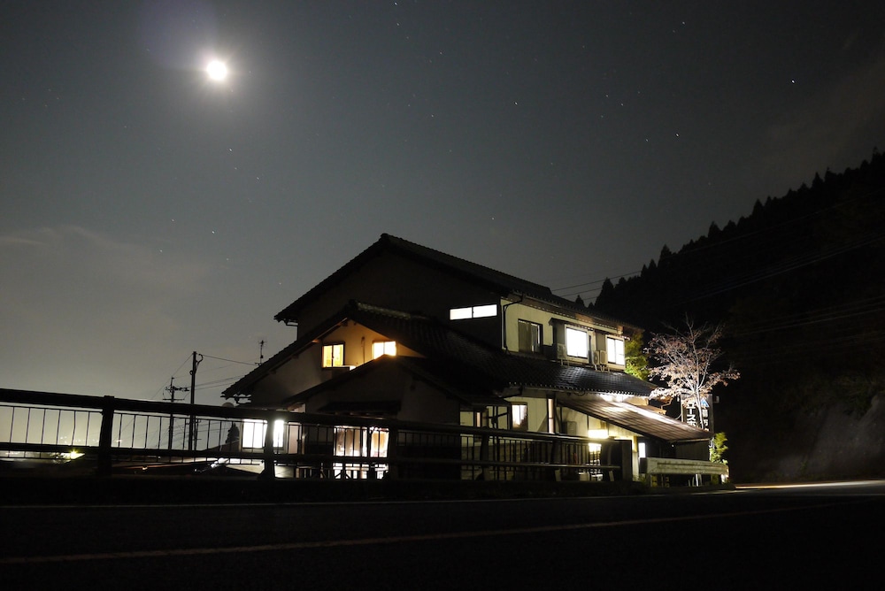 Yufuin Country Road Youth Hostel 2/56