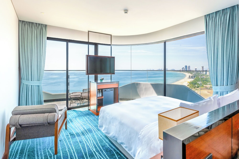 PANORAMIC, OCEAN VIEW, BALCONY